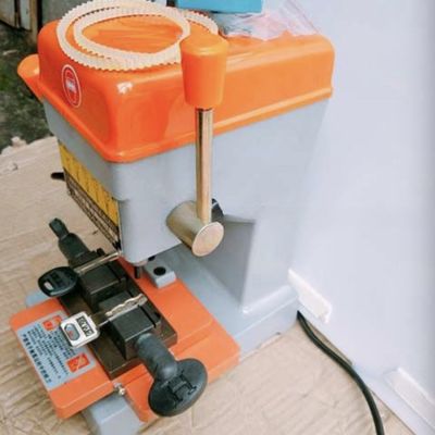 Vertical Key Copying Machine Automatic Double Key Machine with 220V/50Hz-60Hz Voltage