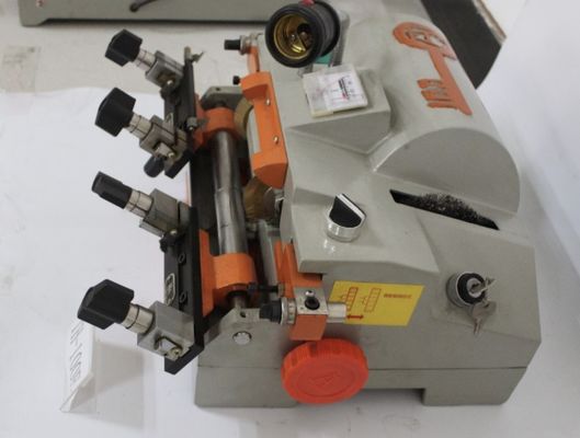 High Security 100E Key Duplicator 51*40*32cm Multifunctional Horizontal Key Machine