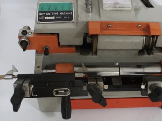 High Security 100E Key Duplicator 51*40*32cm Multifunctional Horizontal Key Machine