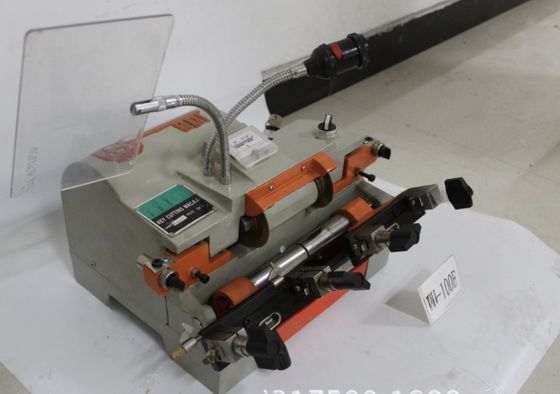 High Security 100E Key Duplicator 51*40*32cm Multifunctional Horizontal Key Machine